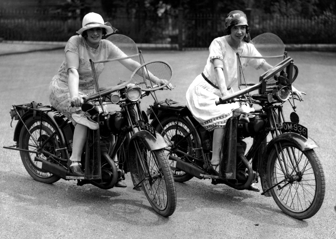 Rapid Change in 1920s Fashion: Women, 1924 to 1925