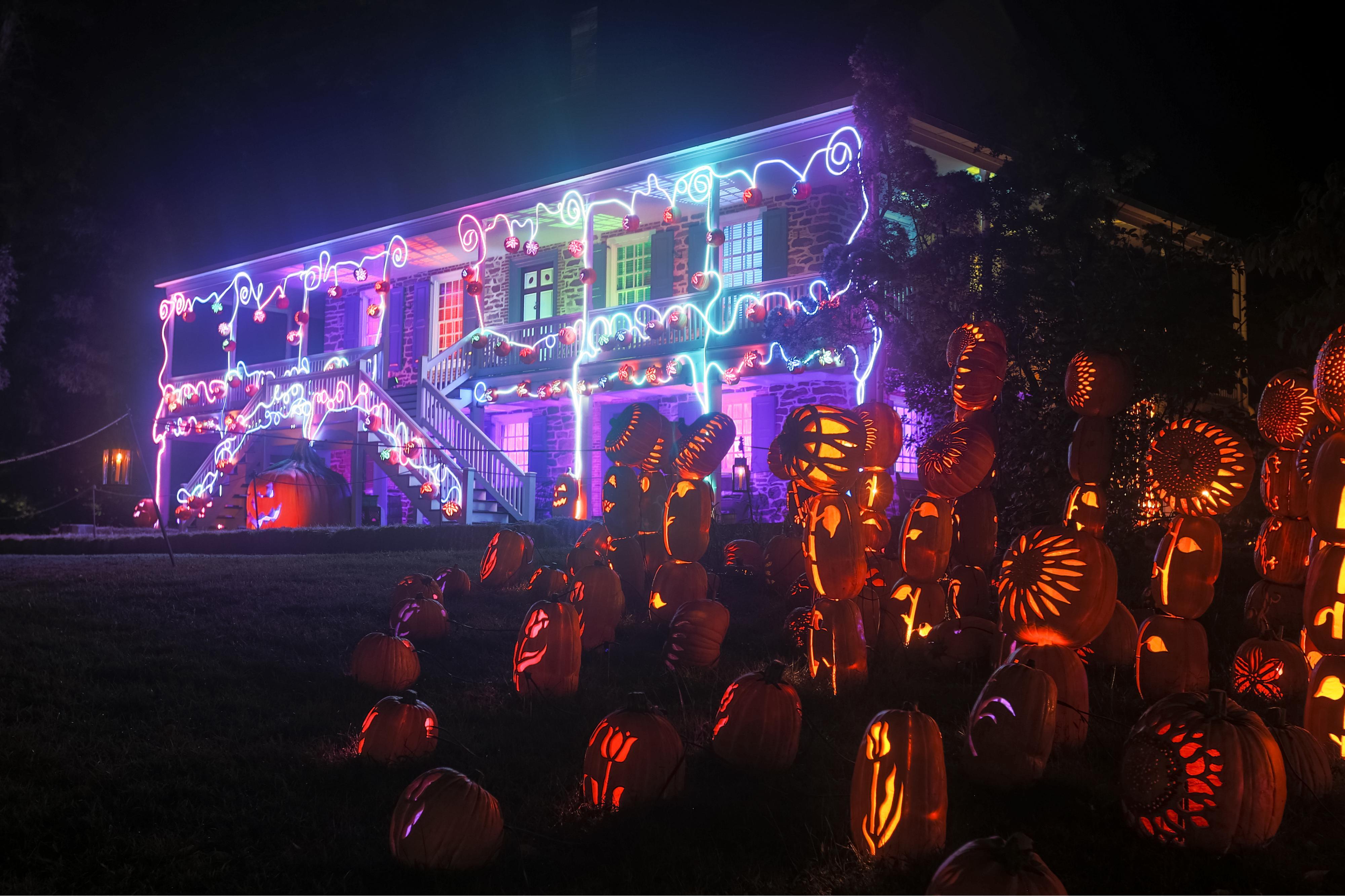 15 Over-the-Top Halloween Displays From Across America  Stacker