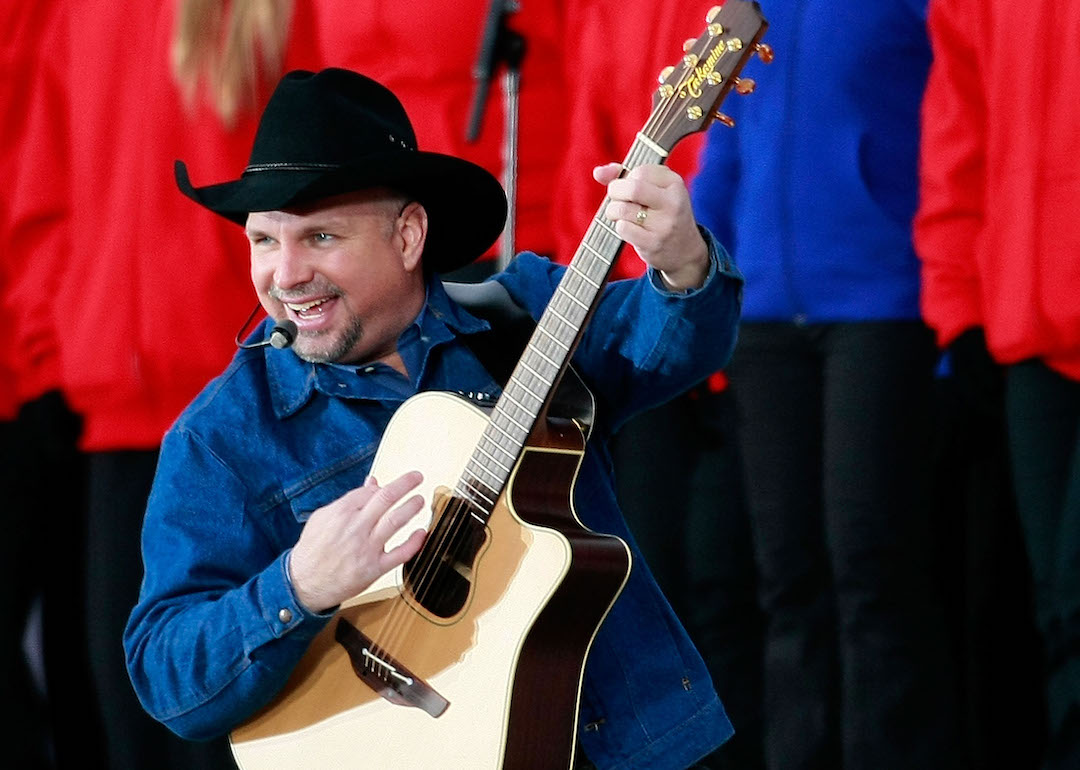 Country music artist Garth Brooks singing on stage at Barack Obama's presidential inaugural celebration in 2009.