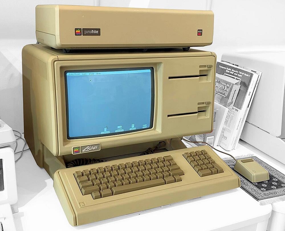 Apple Lisa a The BYTE Shop computer museum in Boston, MA