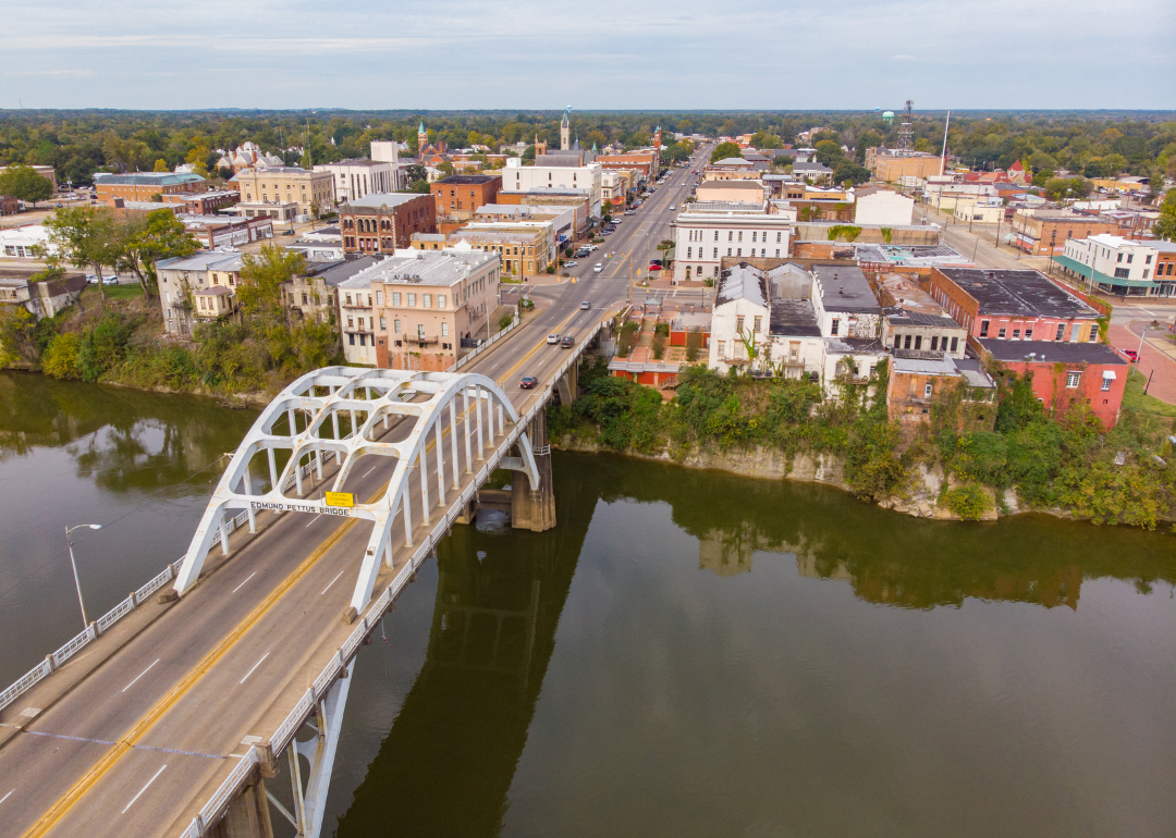 Warmest and Coldest January in Dallas County, Alabama History Stacker