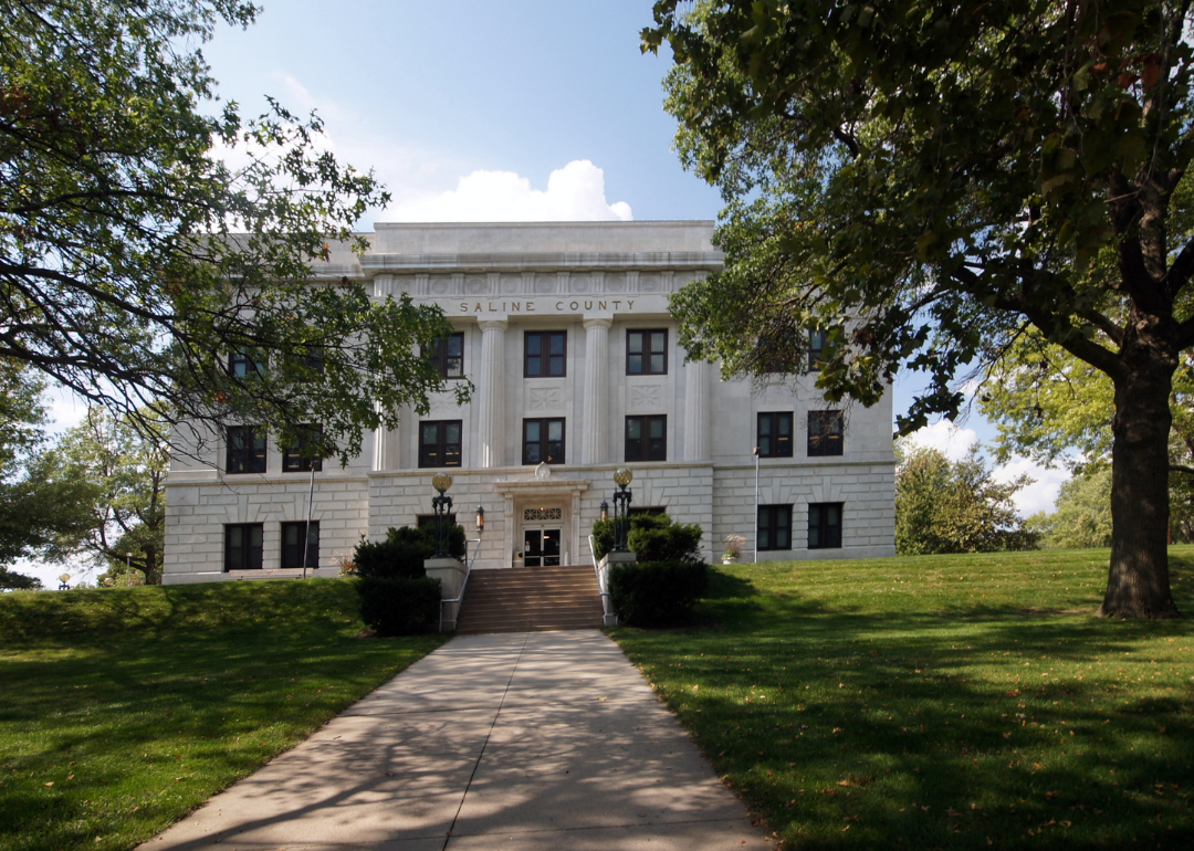 Warmest and Coldest Februaries in Saline County, Nebraska History Stacker