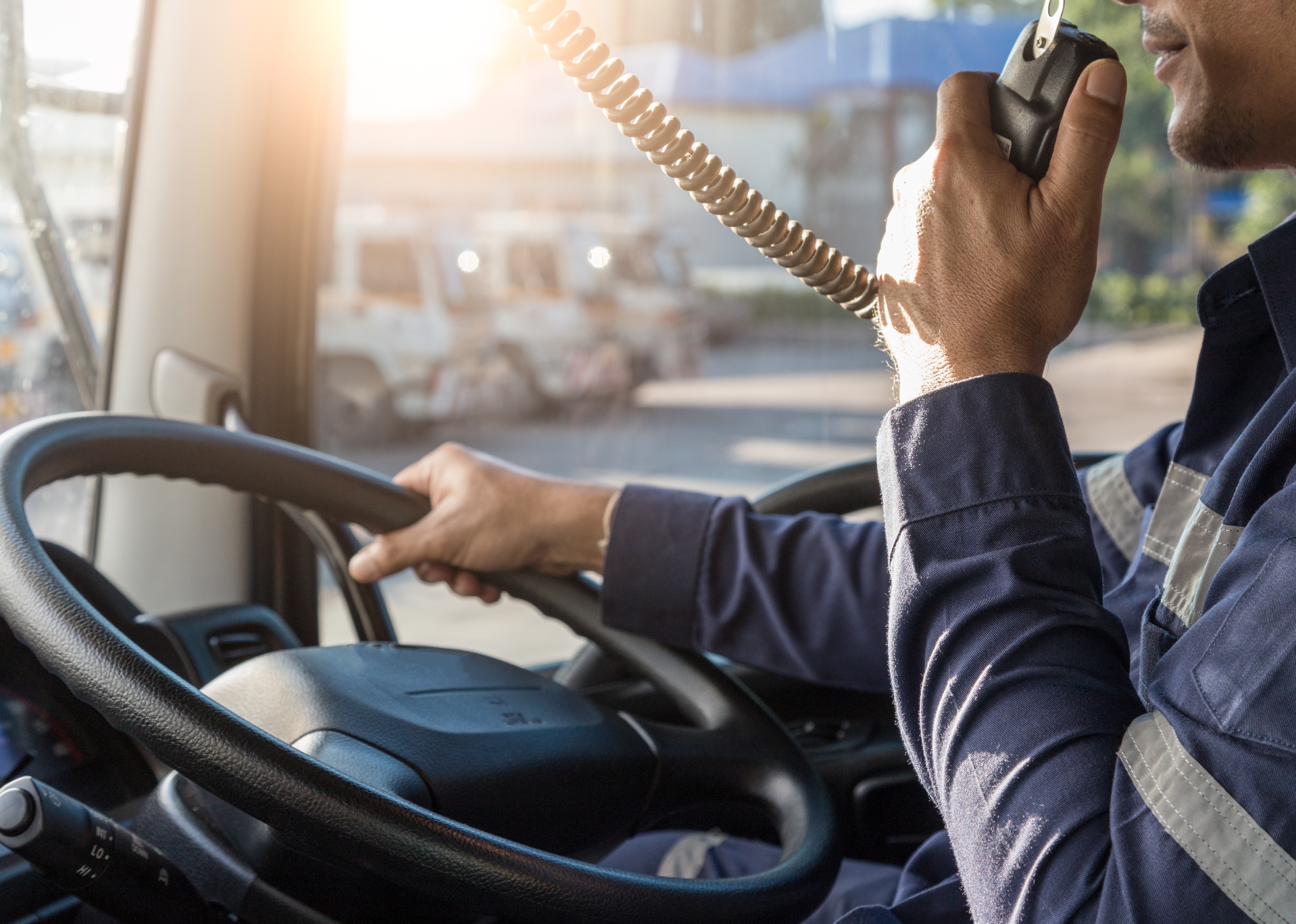 Truck driver. Car angry phone call. Бандит разговаривает по телефону. Call driver. Человек за рулем с телефоном.