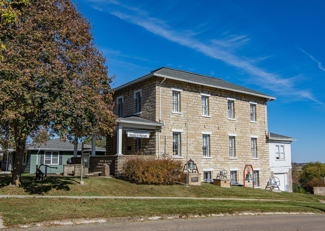 Counties with the oldest homes in Iowa Stacker