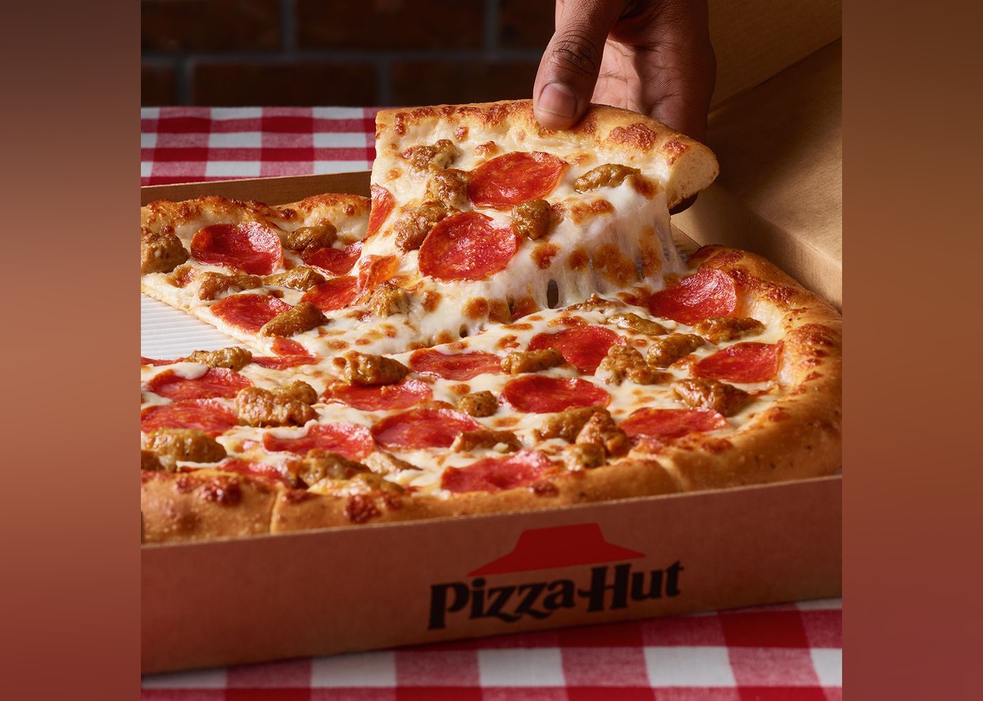 Тесто хат. Пицца Суприм. Pizza Hut пепперони. Фаст фуд пицца. Инди пицца пицца.