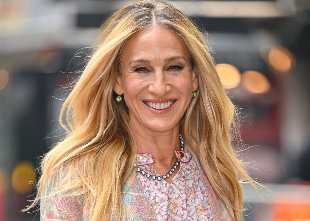 Sarah Jessica Parker arrives at event.