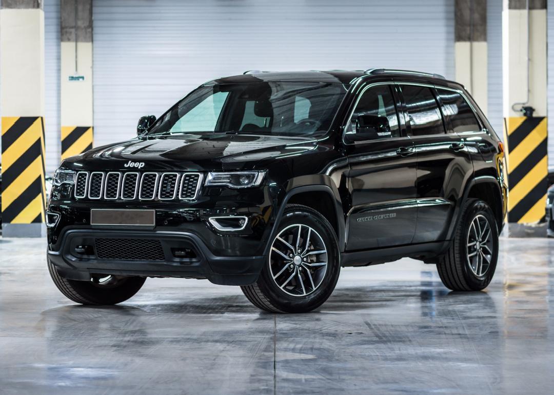 Black Jeep Grand Cherokee