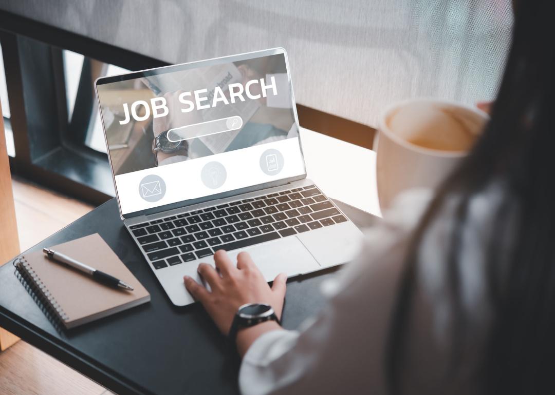 States where people in California are getting new jobs