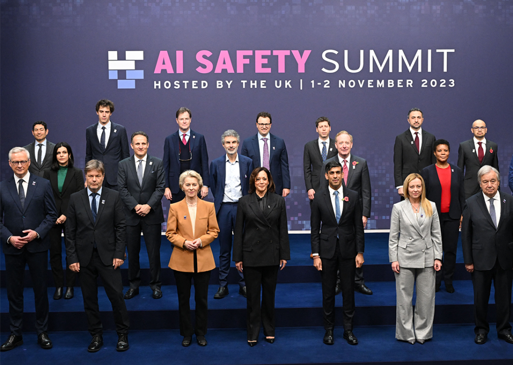 World leaders pose for a group photo at the UK Artificial Intelligence Safety Summit.