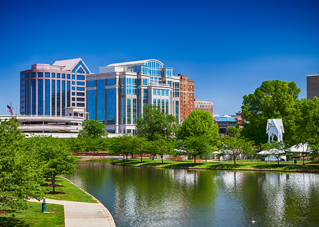 Cityscape and waterway in Huntsville.