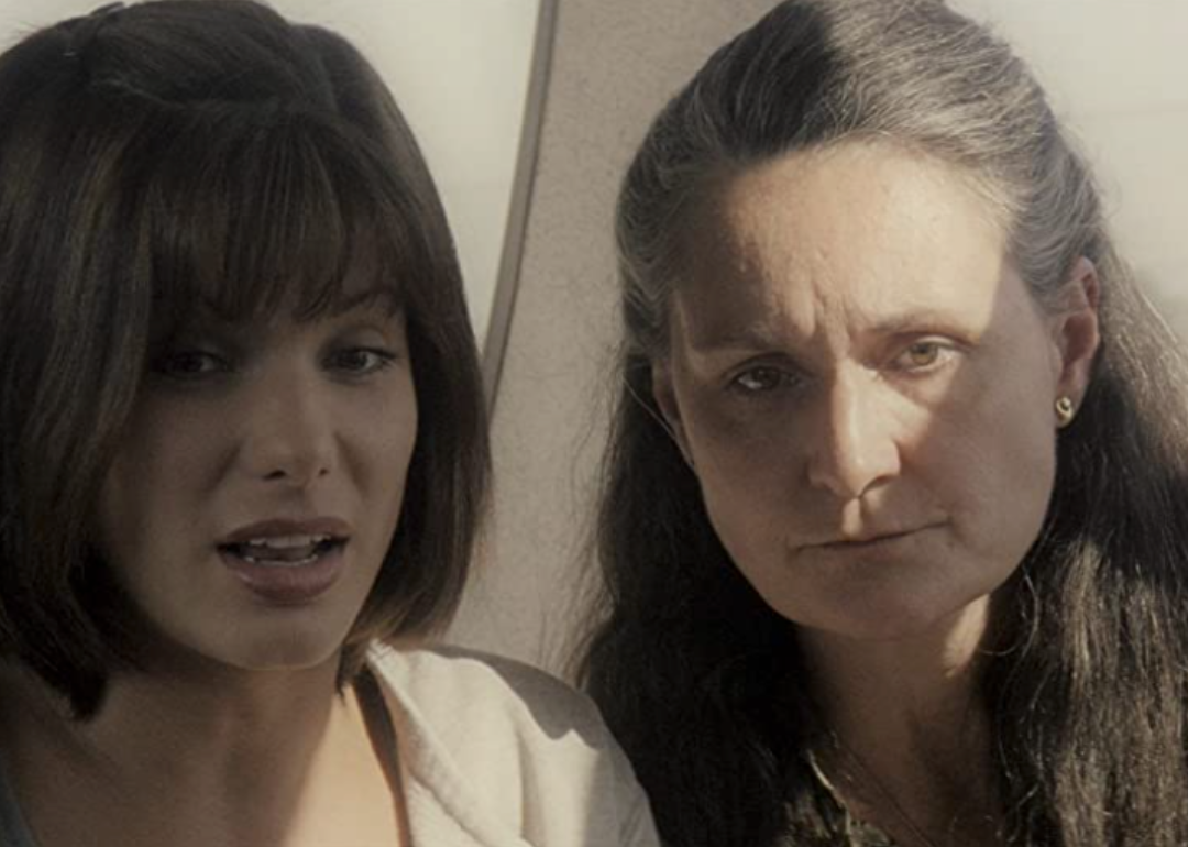 Sandra Bullock and Beth Grant in ‘Speed’.