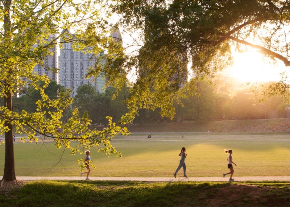 People jogging in Atlantaâs Piedmont Park.