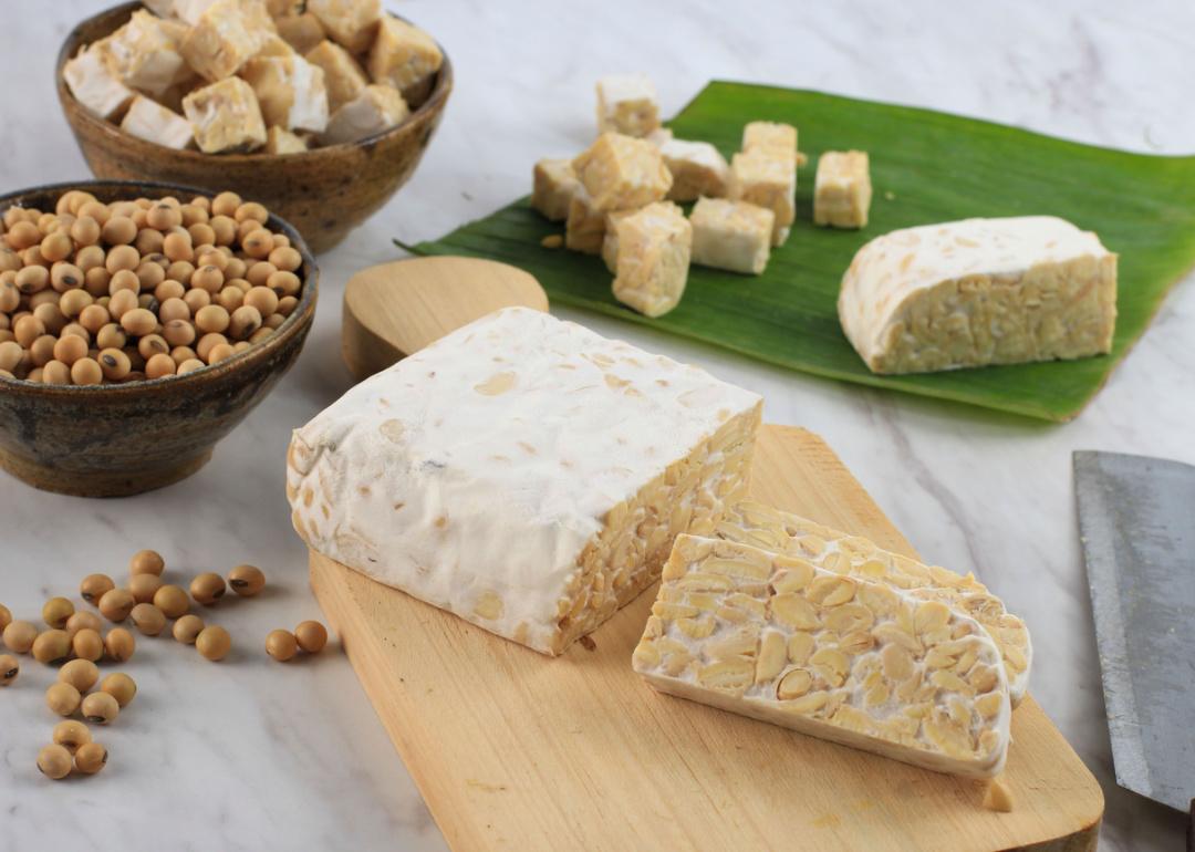 Raw tempeh slices and soybeans.