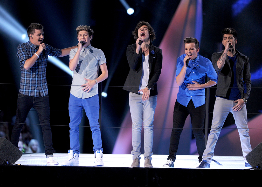 One Direction perform onstage during the 2012 MTV Video Music Awards.