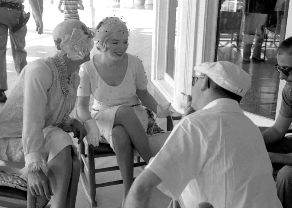 Tony Curtis, Marilyn Monroe, and Billy Wilder on the set of ‘Some Like it Hot’.