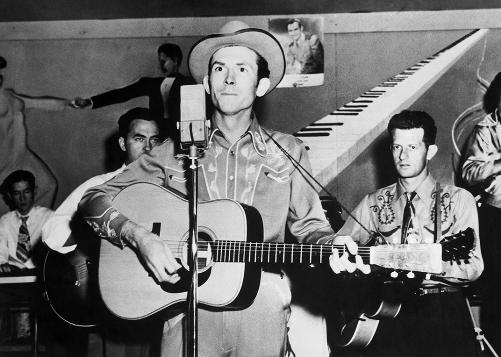 Hank Williams performing with his band.