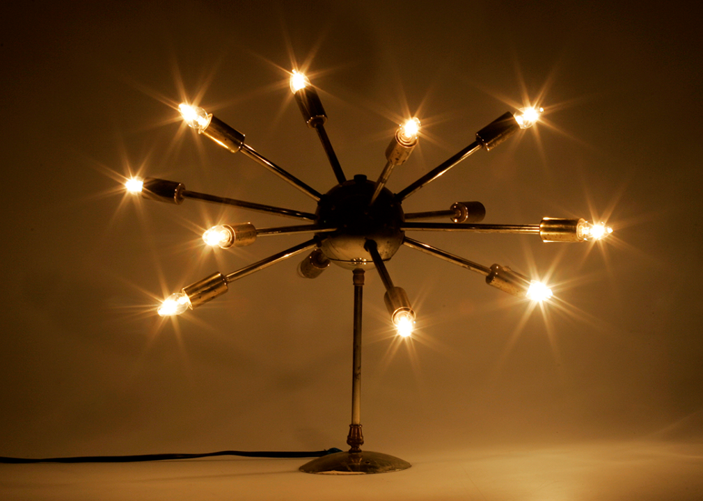 Illuminated Sputnik table lamp.
