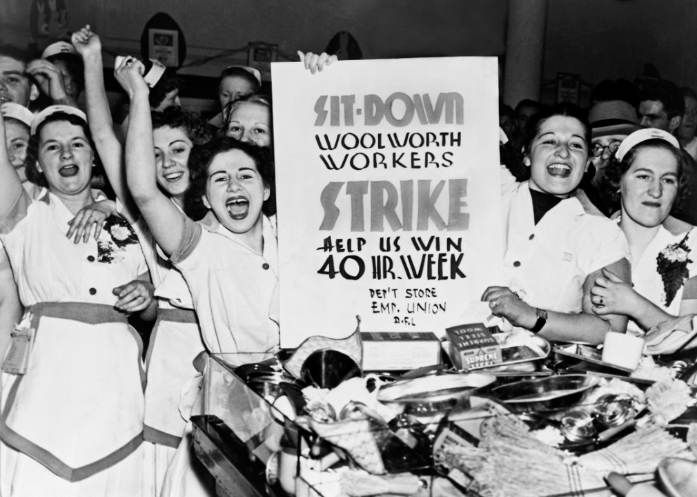 Workers holding sign for a 40-hour workweek