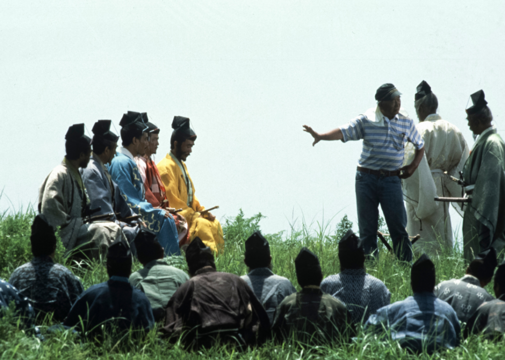 Akira Kurosawa with cast and crew on the set of ‘Ran’.