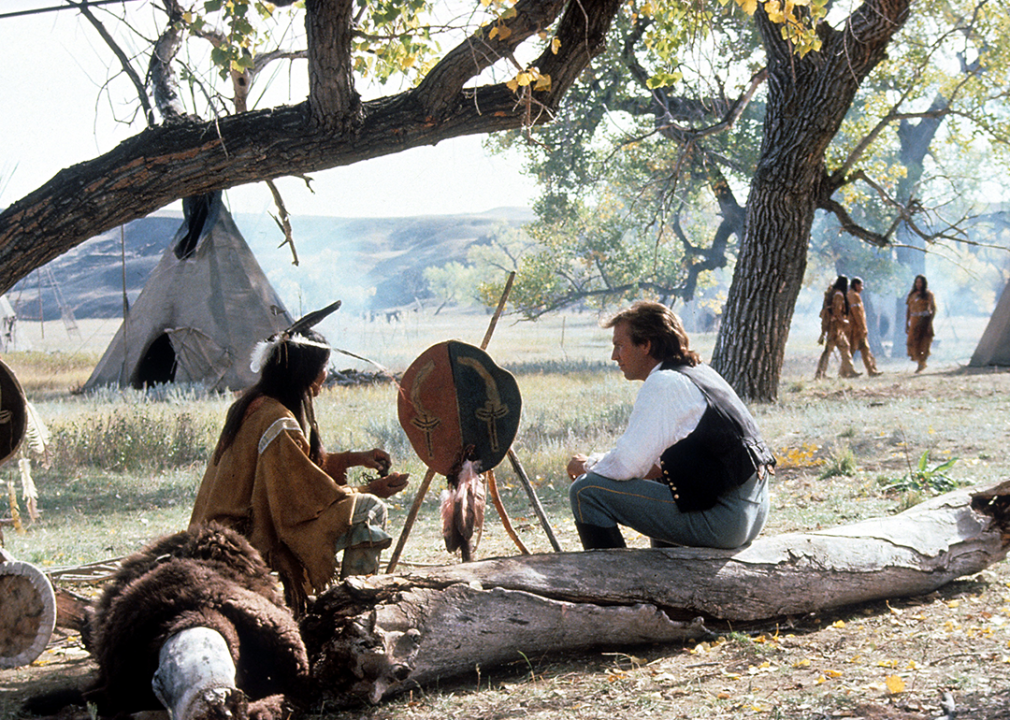 Kevin Costner talking with a Sioux Indian in 