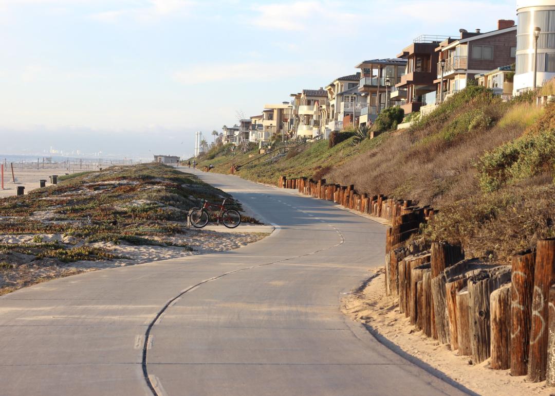 Bike bath on the strand from Hermosa Beach to Manhattan Beach