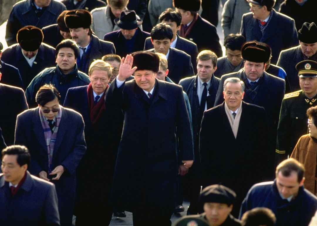 Boris Yeltsin and entourage tour Great Wall in Beijing