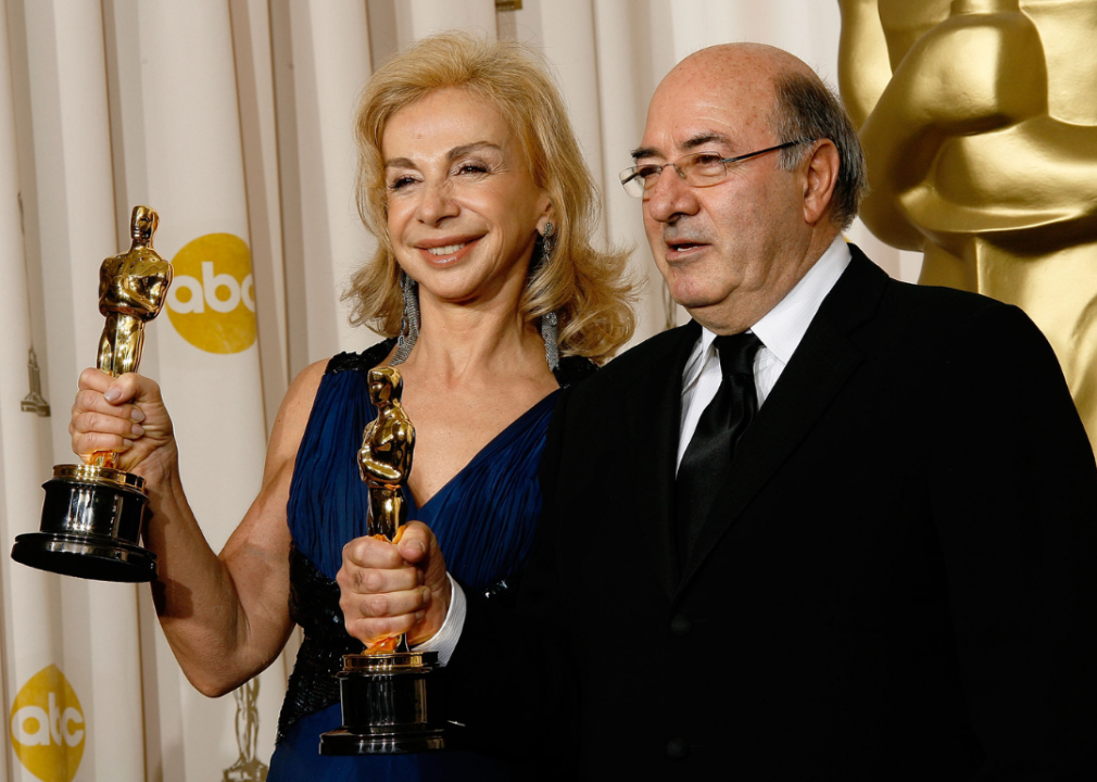 Francesca Lo Schiavo and Dante Ferretti pose with their Oscars.