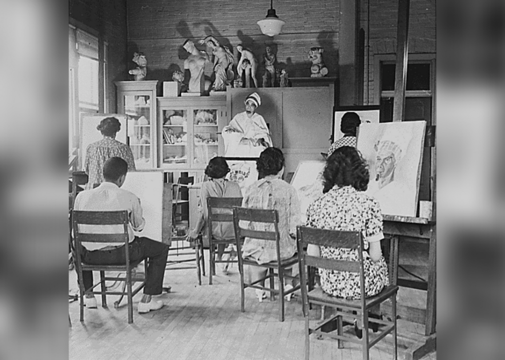 An art class at Howard University dated 1936.