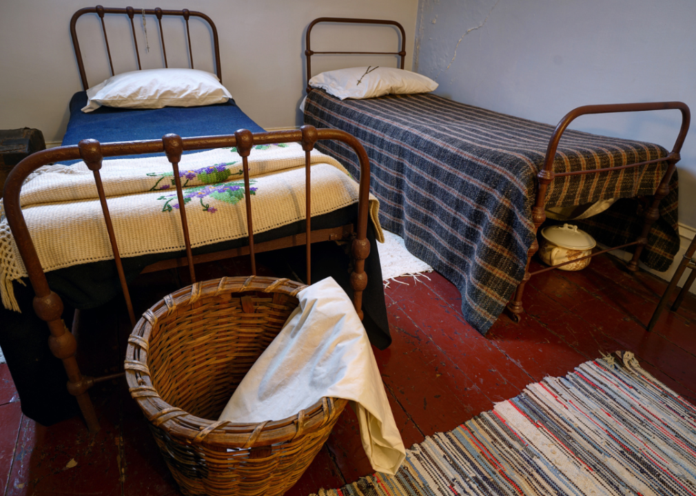 Twin beds in the Servants' Room.