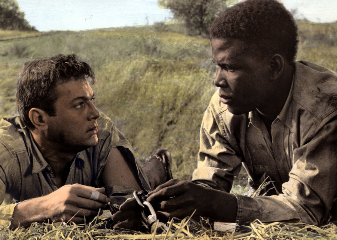 Sidney Poitier and Tony Curtis in a scene from ‘The Defiant Ones’.