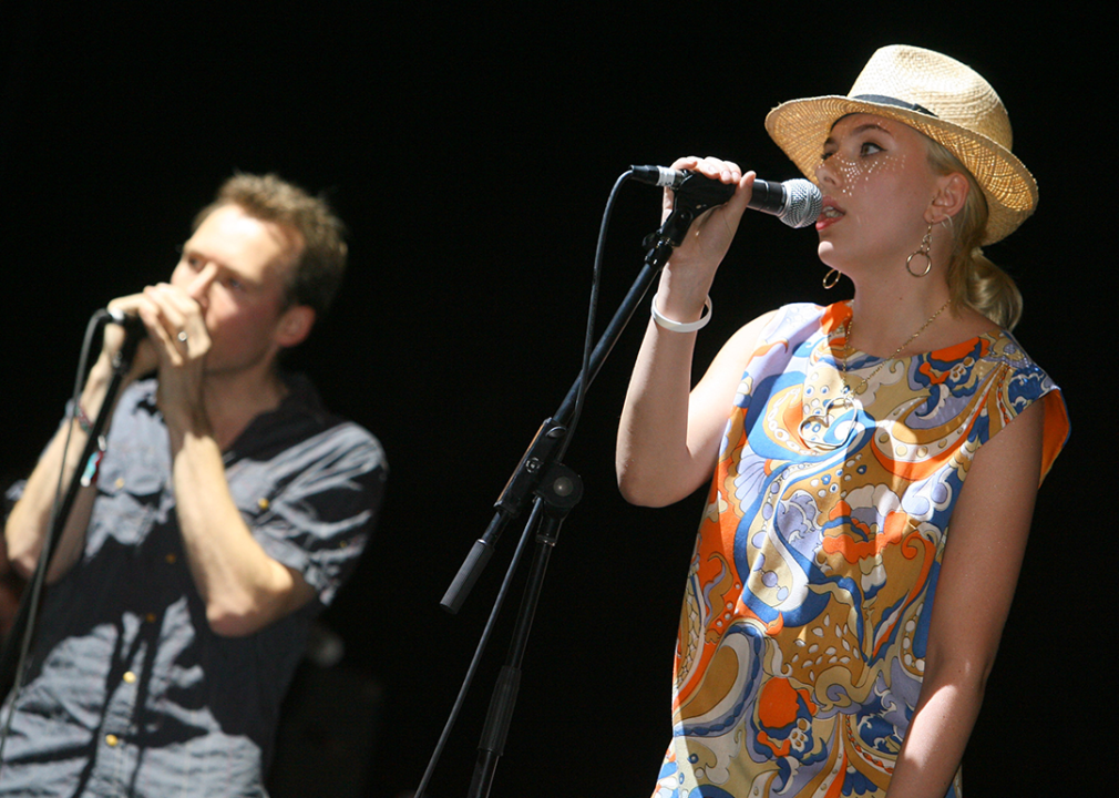 Scarlett Johansson performs with Jim Reid of The Jesus and Mary Chain.