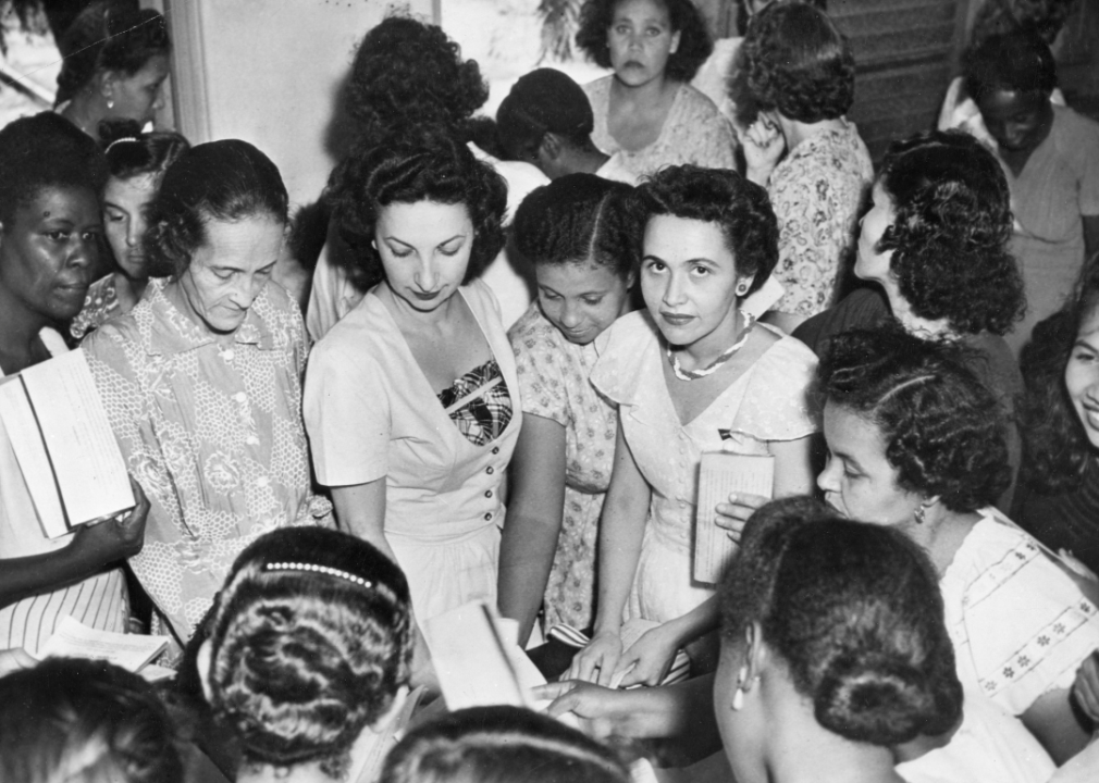 Group of women register to vote