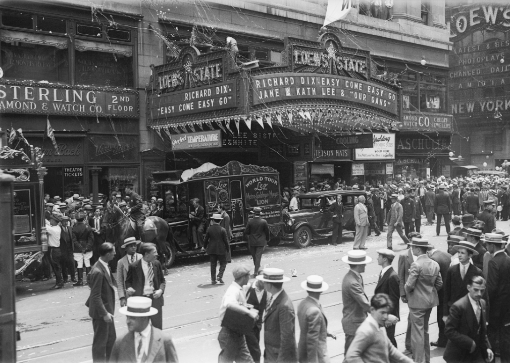 Crowds in front of Loew’s State Theater