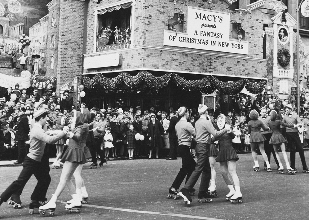 Rollerskating teens perform in front of Macy’s.