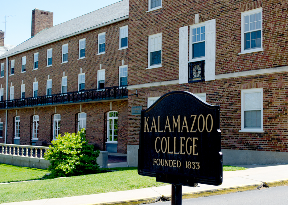 Kalamazoo College entrance sign and building.