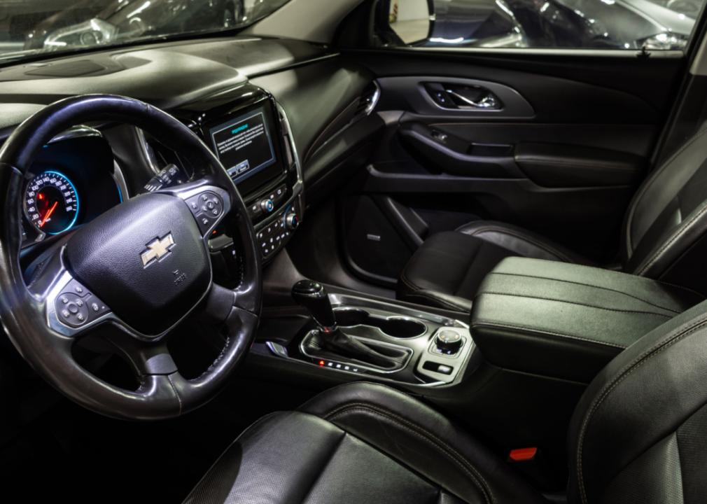 2021 Chevrolet Traverse II interior steering wheel.