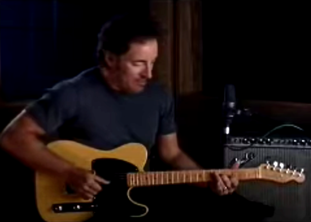 Bruce Springsteen in a scene from "High Fidelity"