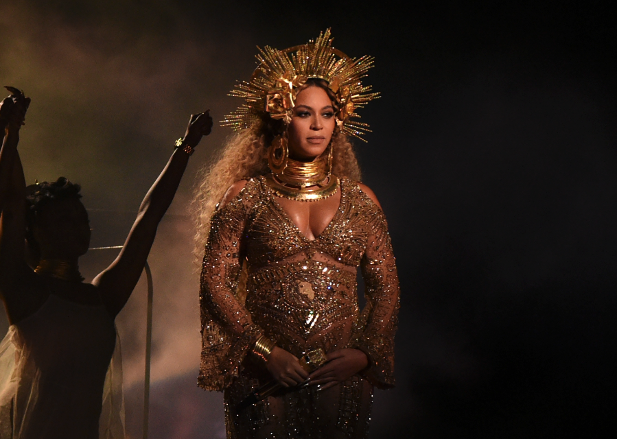 Beyonce performs pregnant with her twins during the 59th Annual Grammy music Awards 