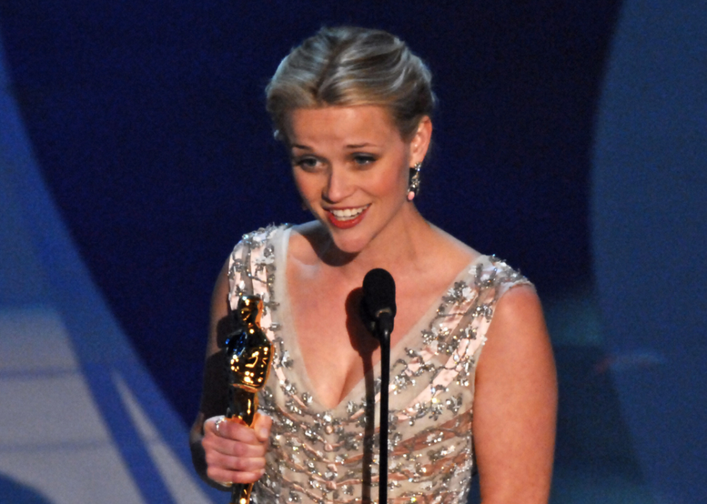 Reese Witherspoon accepts her Oscar for Best Performance by an Actress in a Leading Role. 