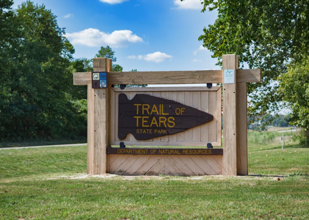 A sign for the Trail of Tears State Park.