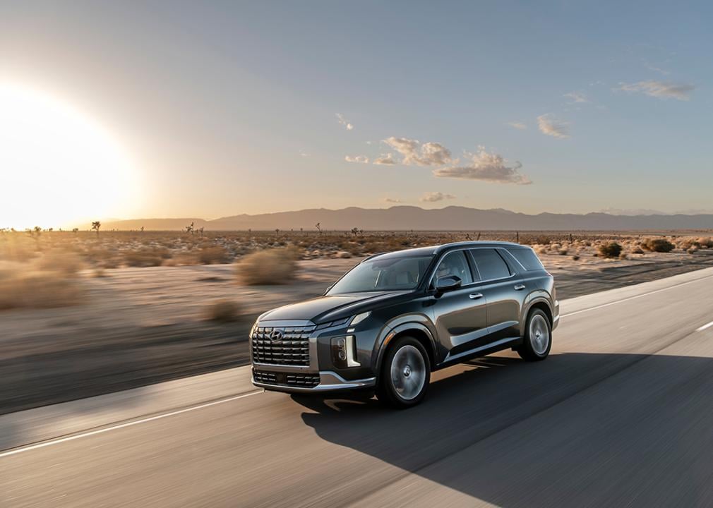 A 2025 black Hyundai Palisade on the road.