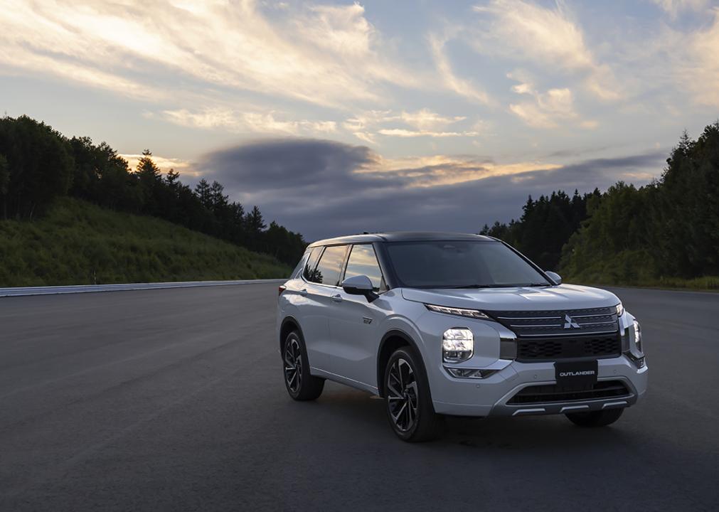 A 2025 white Mitsubishi Outlander on the road.