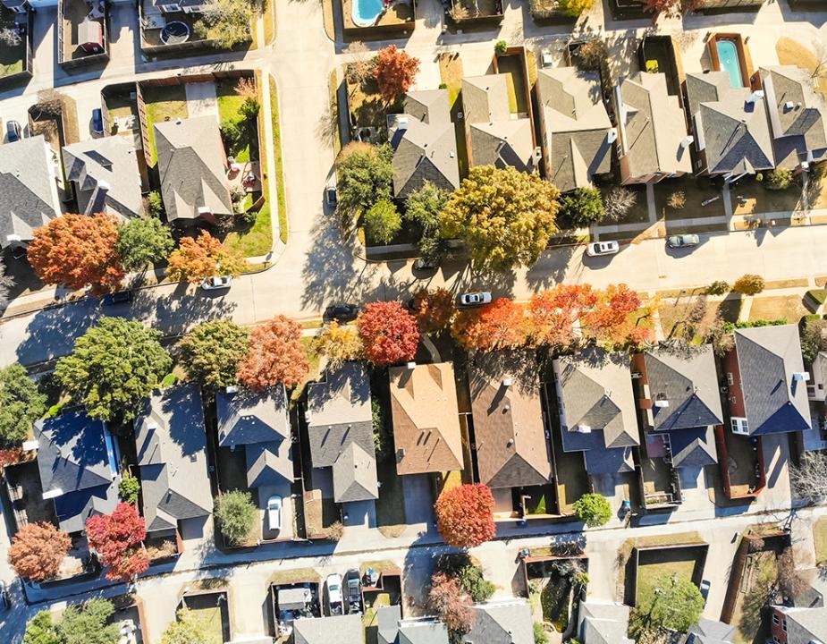 Aerial view of median single-family houses in a suburban neighborhood in Dallas, Texas.