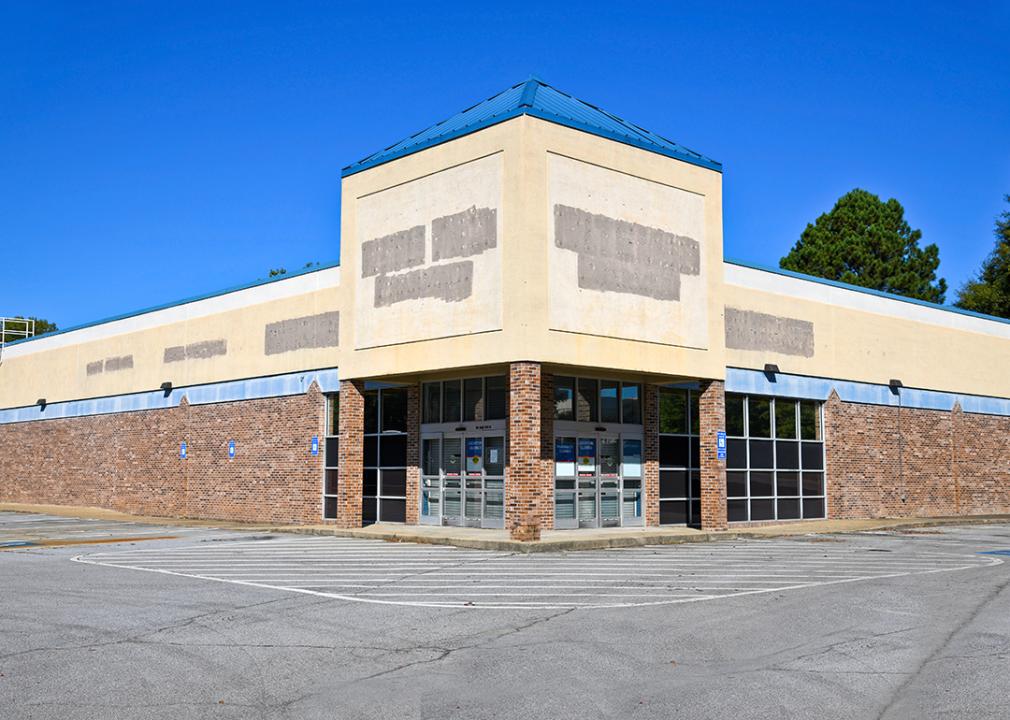 An empty small business establishment that closed during the 2020 pandemic.