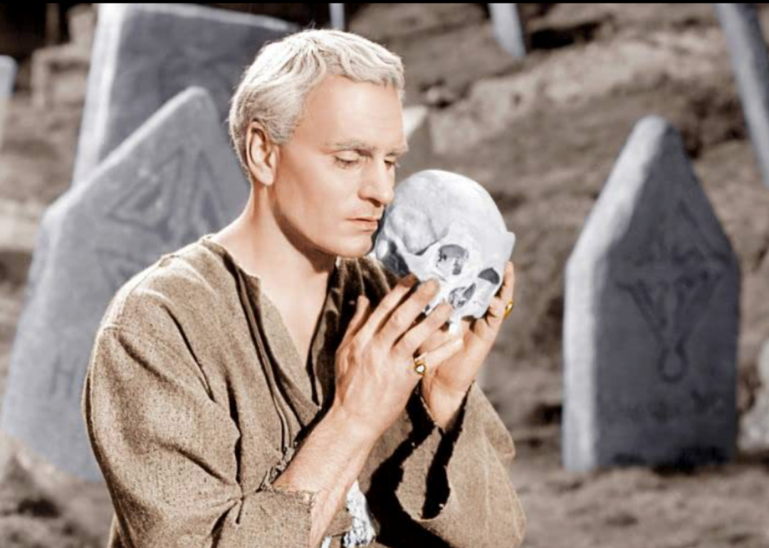 Laurence Olivier in ‘Hamlet’.