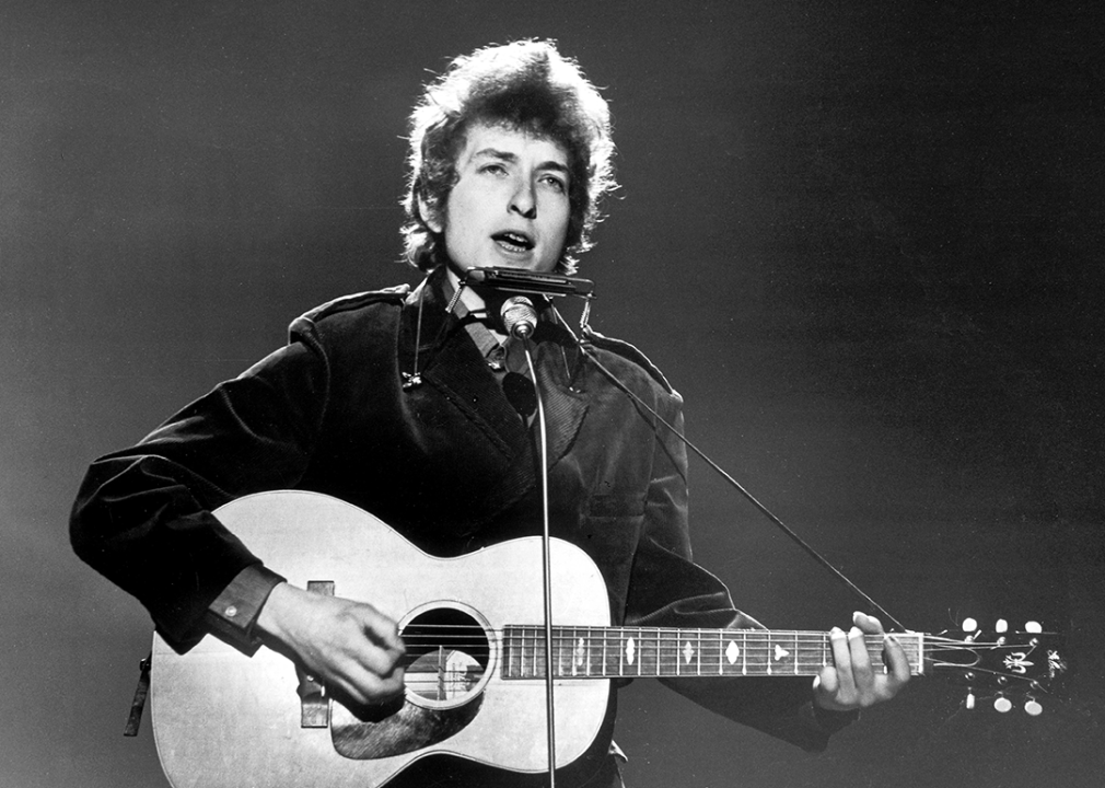Bob Dylan performing on the BBC.