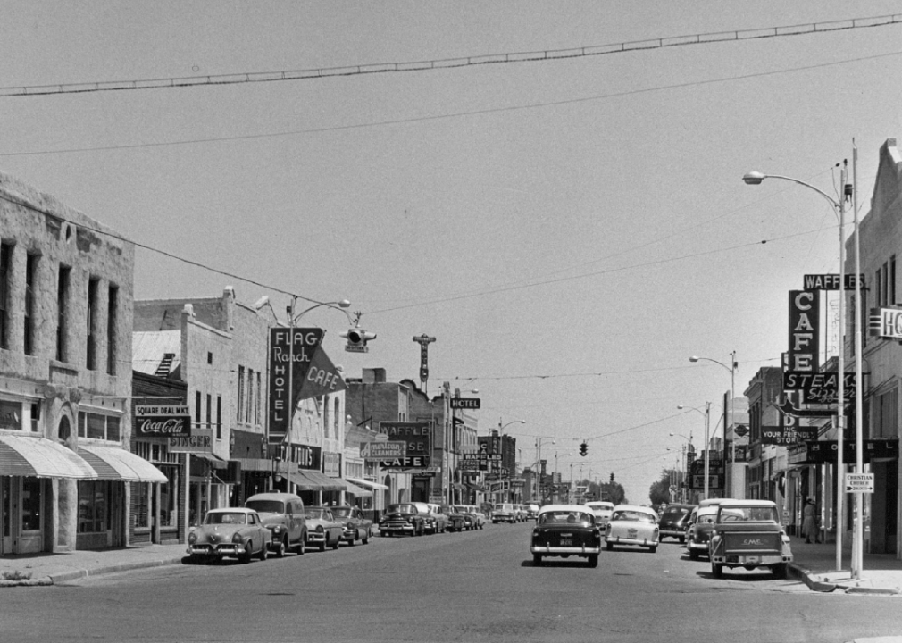 Downtown Tucumcari with cars and businesses.