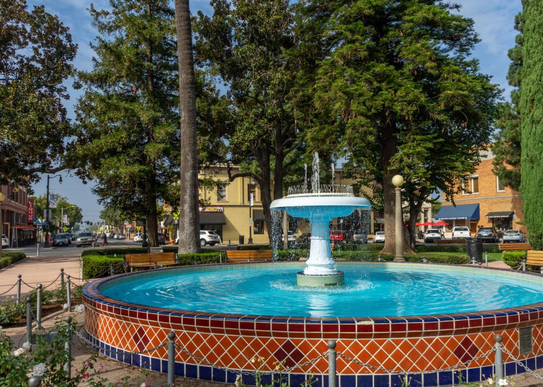 Water fountain at Orange Plaza Square Park.