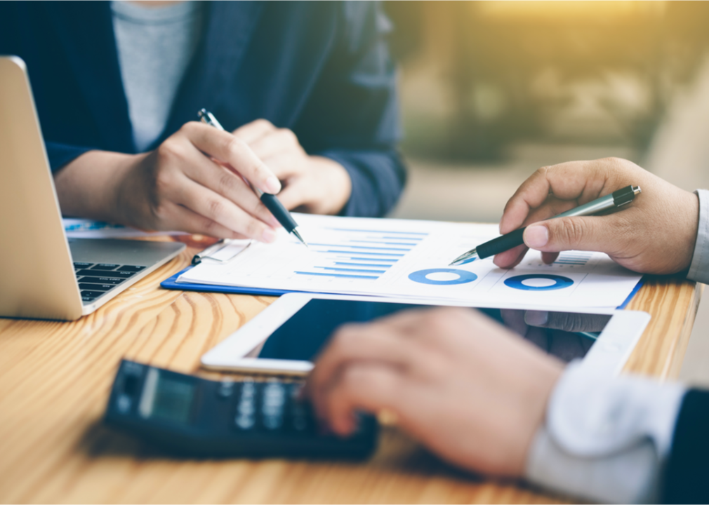 Financial managers discuss report.