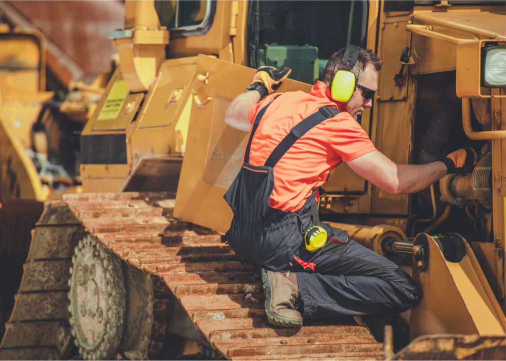 #27. Mobile heavy equipment mechanics, except engines
